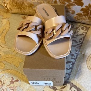 Steve Madden Ciela blush jelly slides with plastic chain detail. New in box.